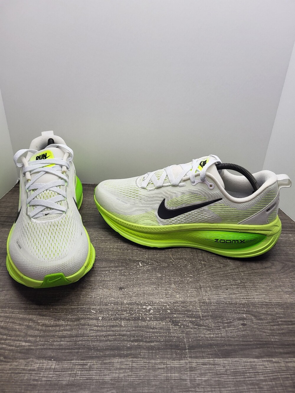 Nike Vomero 18 Electric Green Volt Black Men's Size 10 Running Shoes HM6803-100